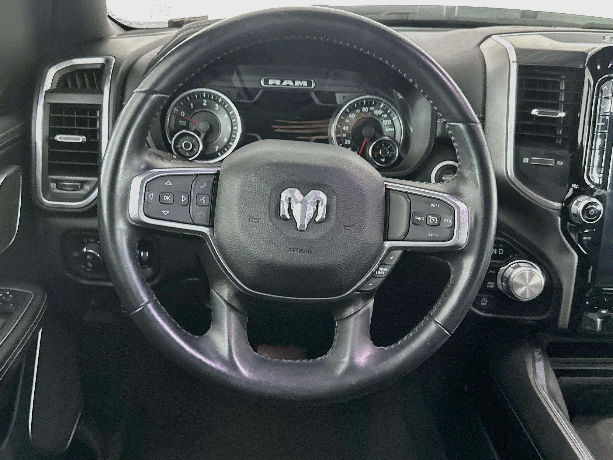 Used 2023 RAM 1500 Laramie AWD/4WD image 18
