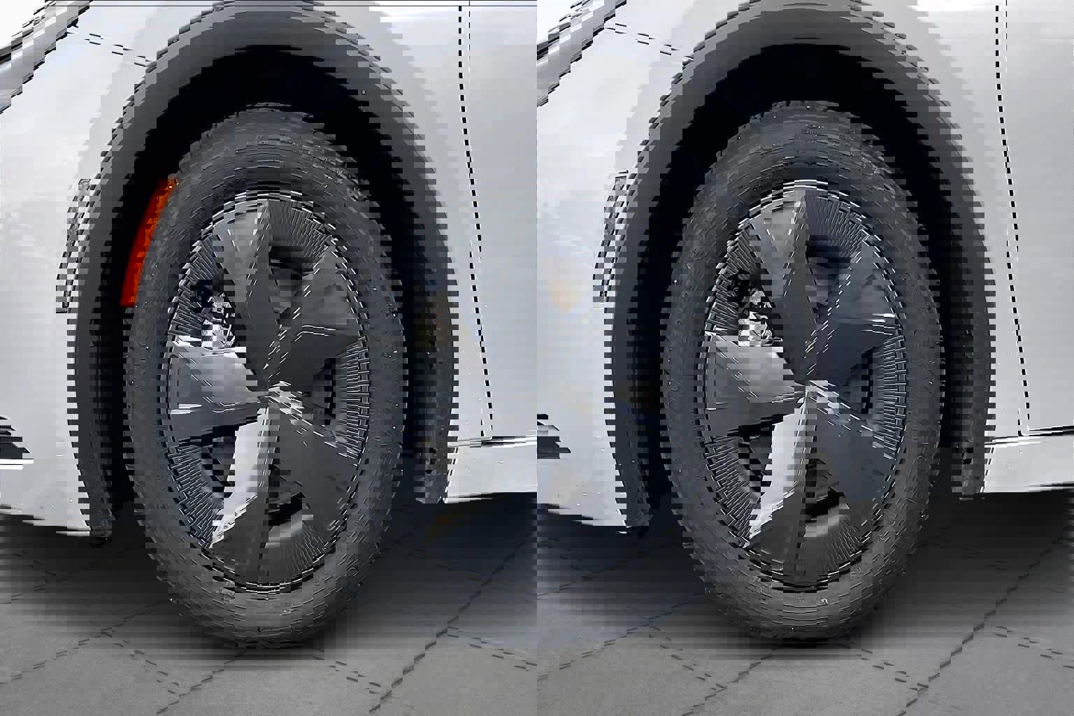 Used 2025 Toyota Prius Plug-In Hybrid image 10