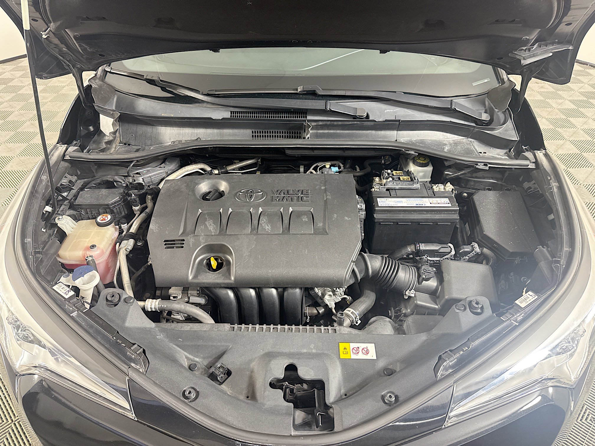 Used 2019 Toyota C-HR LE image 38