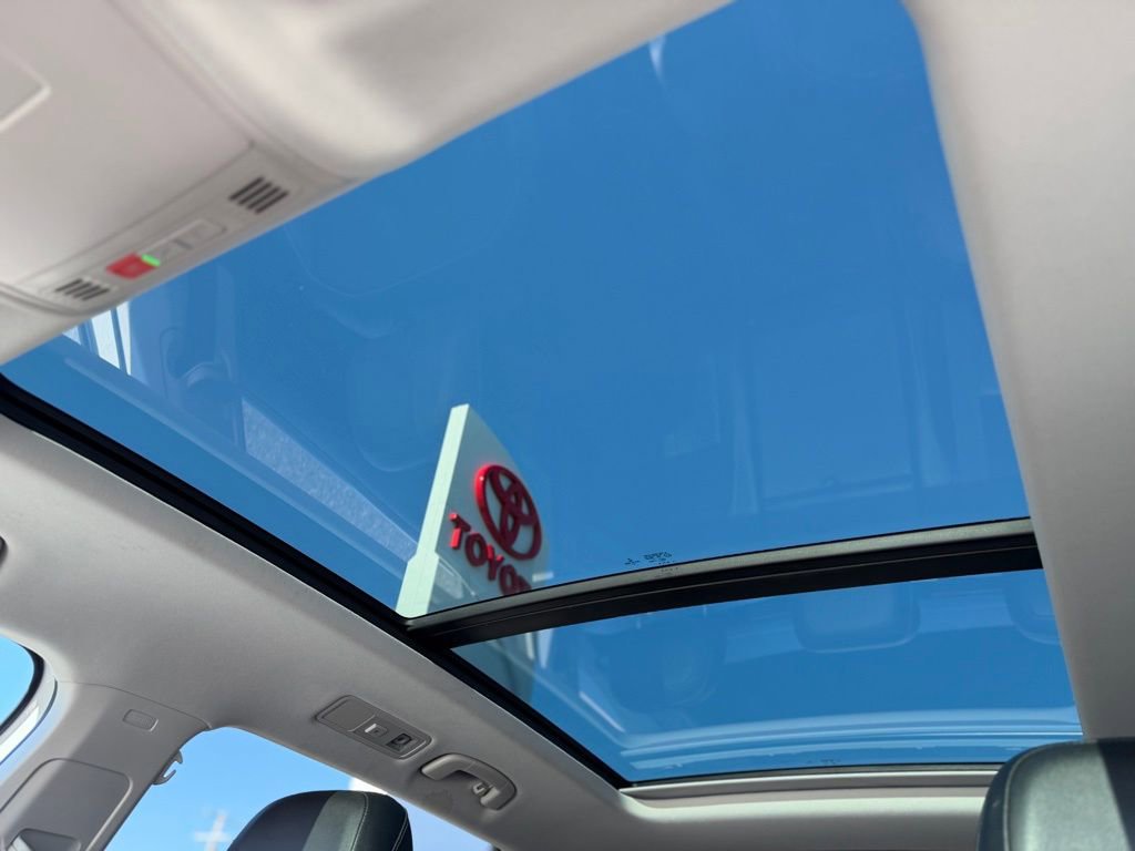 Used 2022 Volkswagen Tiguan SE image 23