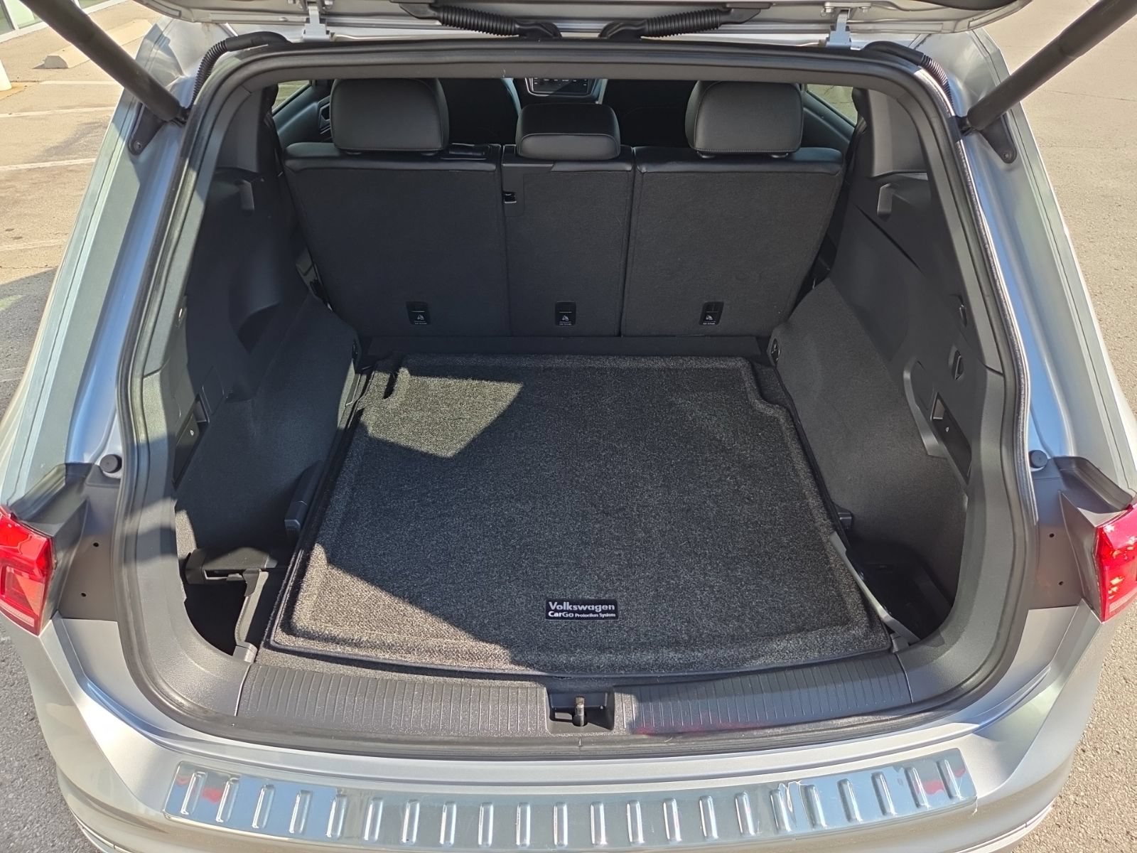 Used 2019 Volkswagen Tiguan SEL Premium R-Line AWD/4WD image 9