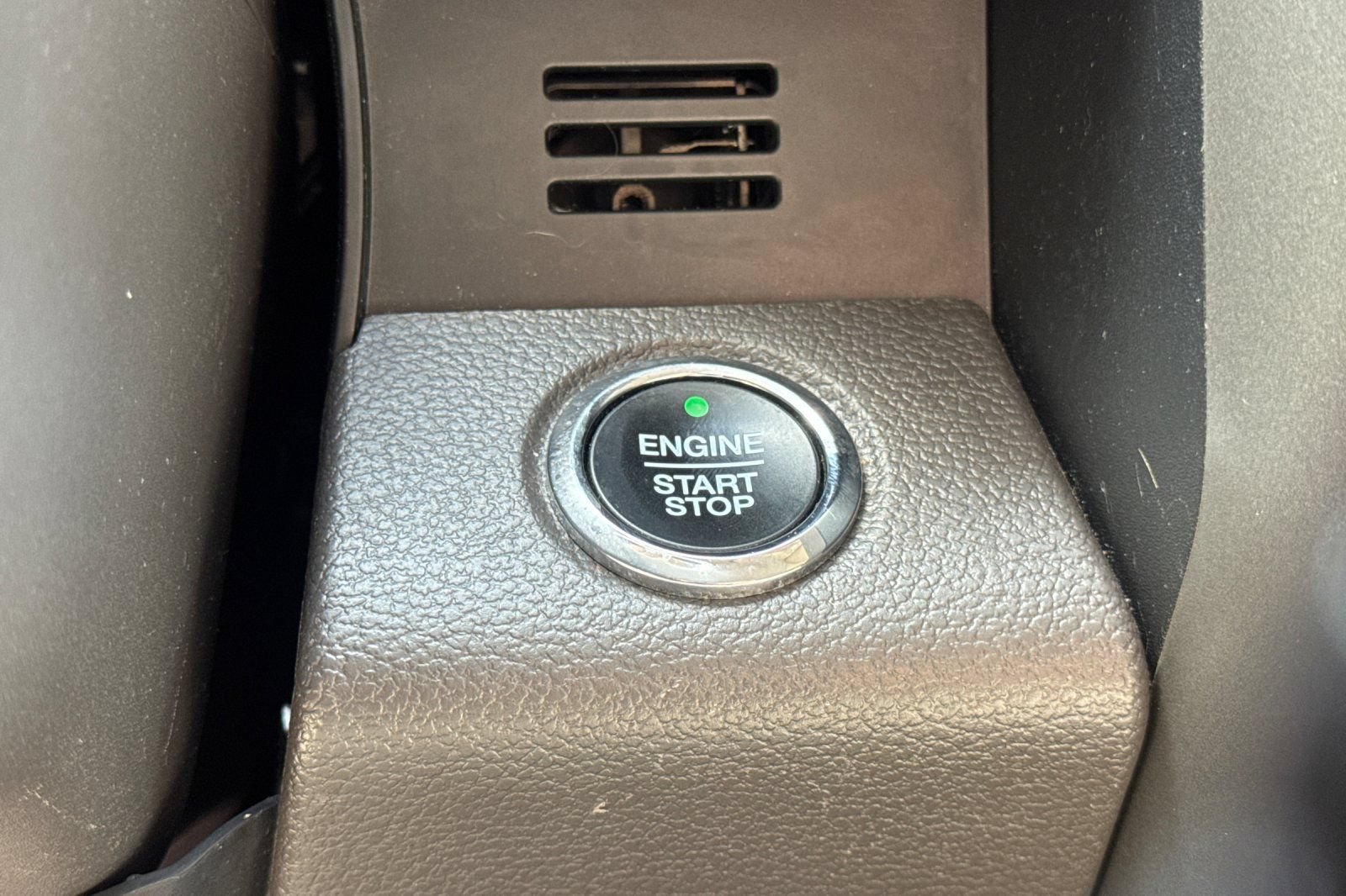 Used 2020 Ford Expedition XLT w/ Equipment Group 202A AWD/4WD image 24