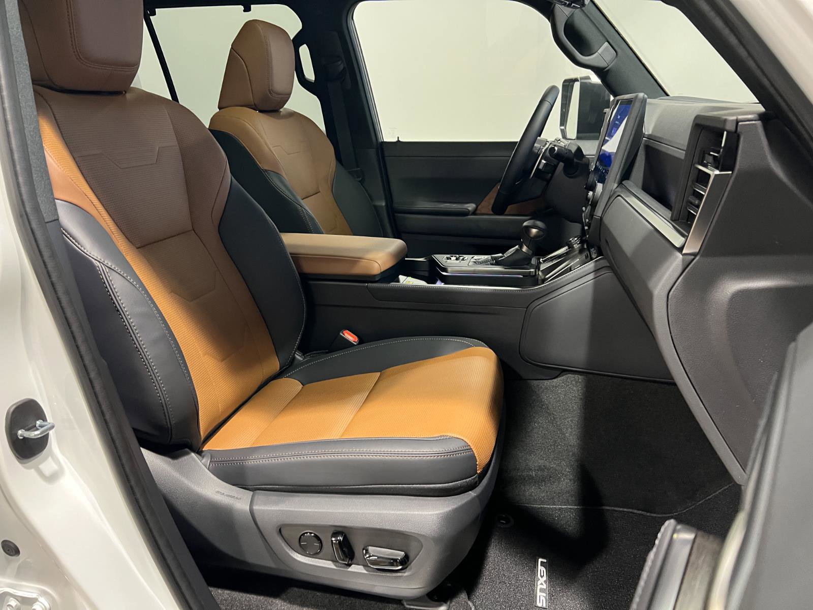 Used 2026 Lexus GX 550 w/ Cold Area Package image 45