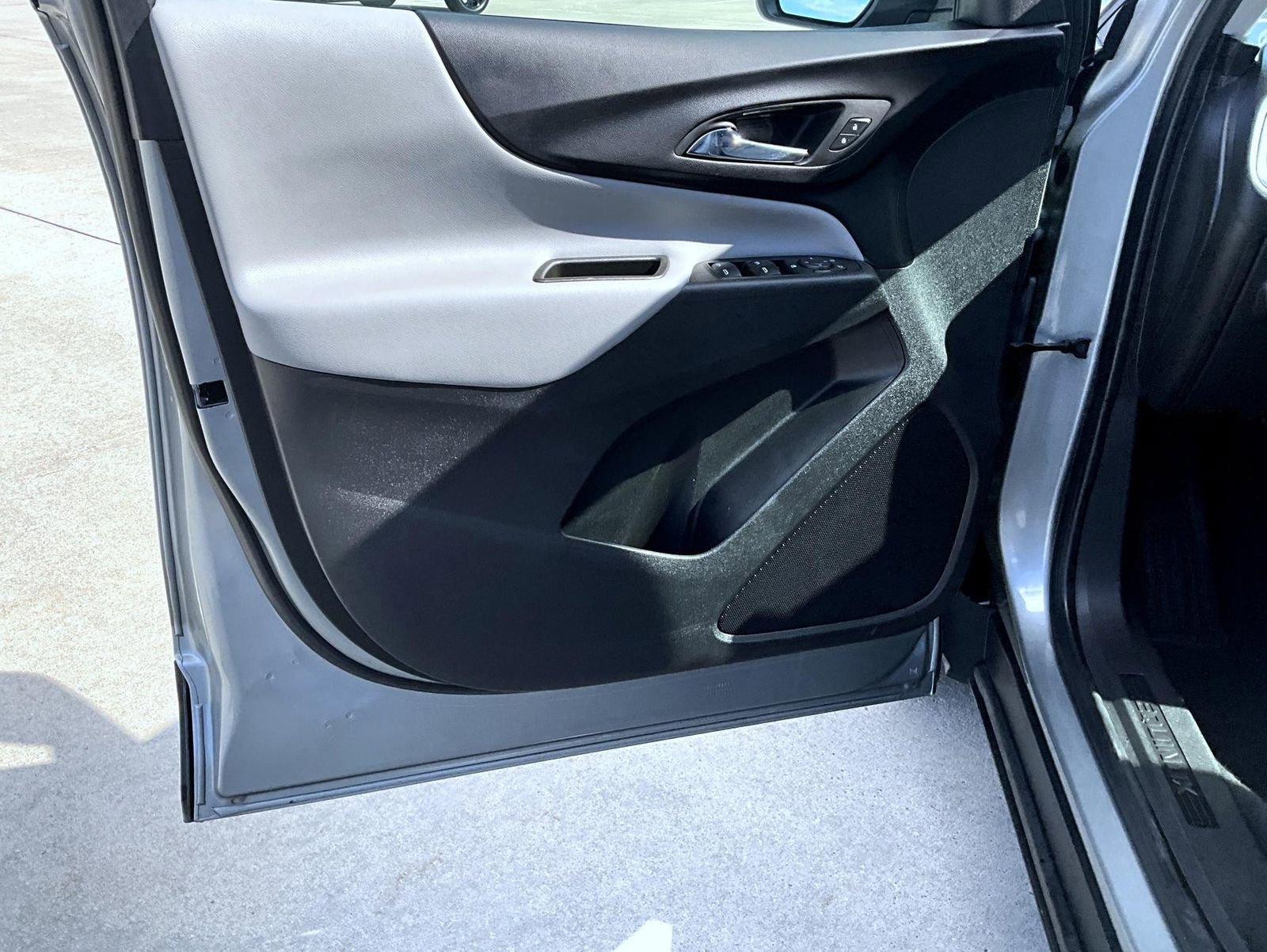 Used 2023 Chevrolet Equinox LT AWD/4WD image 9