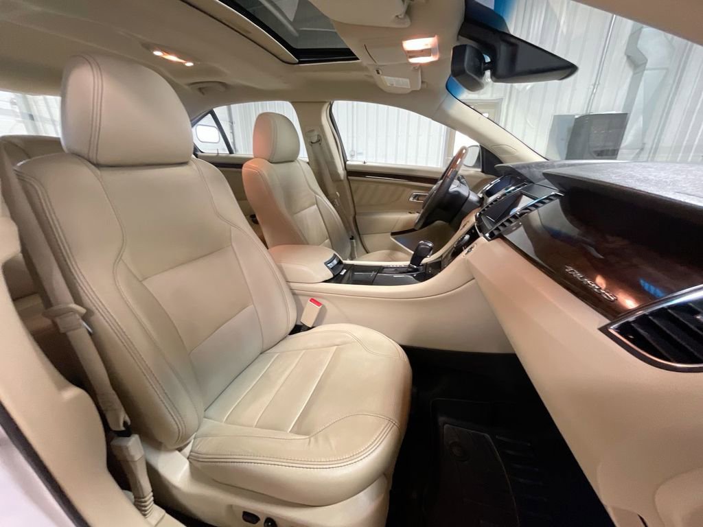 Used 2017 Ford Taurus Limited AWD/4WD image 28