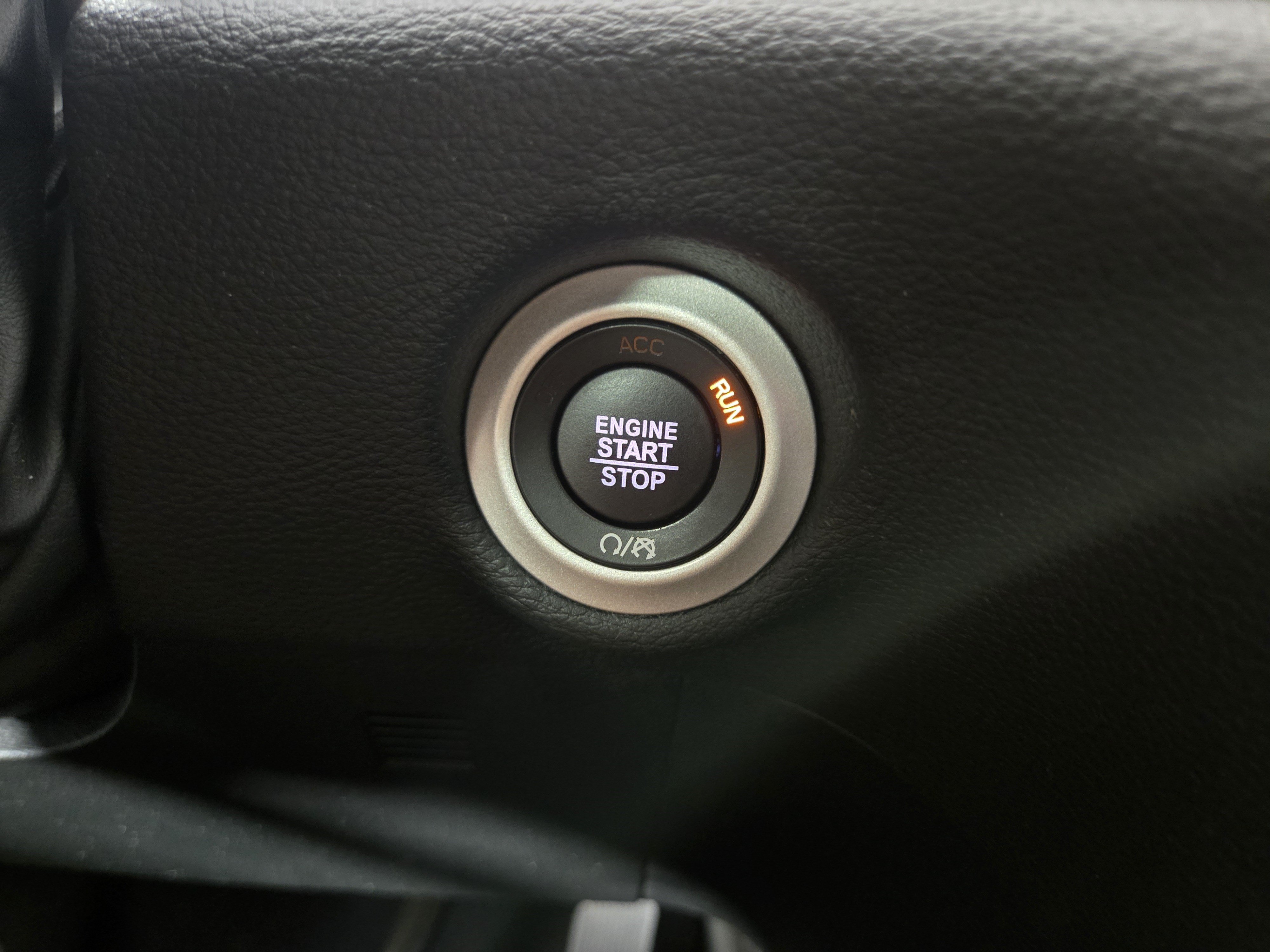 Used 2025 Chrysler Pacifica Limited FWD image 28