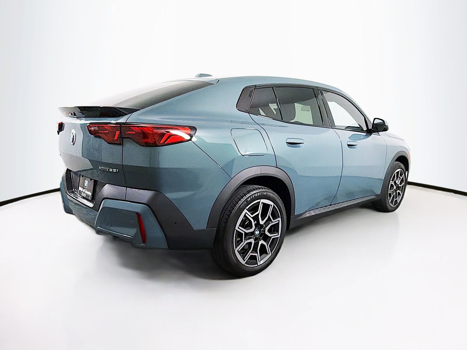 Used 2024 BMW X2 xDrive28i AWD/4WD image 7