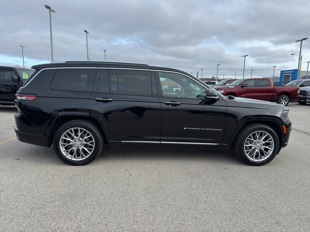 Used 2022 Jeep Grand Cherokee L Summit w/ Advanced Protech Group IV AWD/4WD image 4