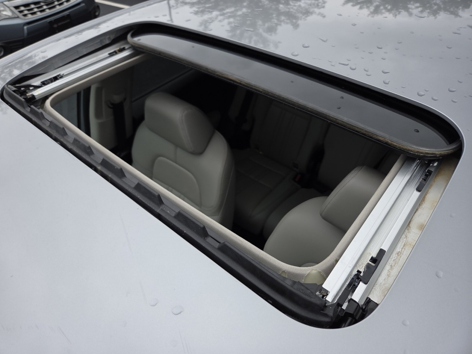 Used 2025 Honda HR-V EX-L image 4