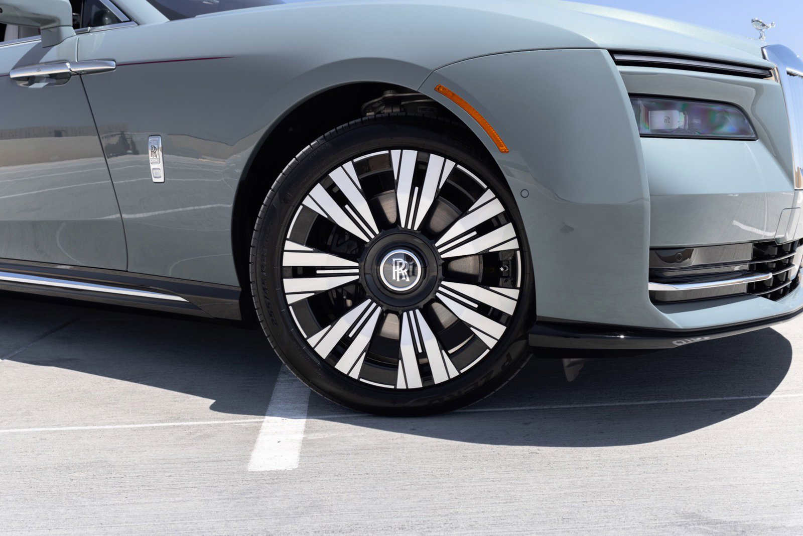 Used 2024 Rolls-Royce Spectre w/ Spectre Launch Package AWD/4WD image 17
