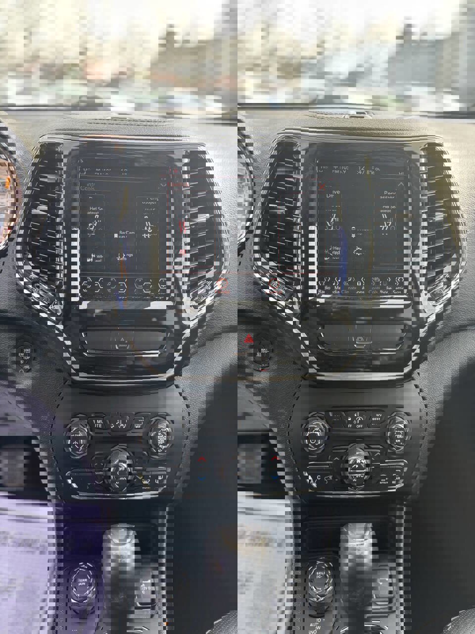 Used 2019 Jeep Cherokee Limited image 8