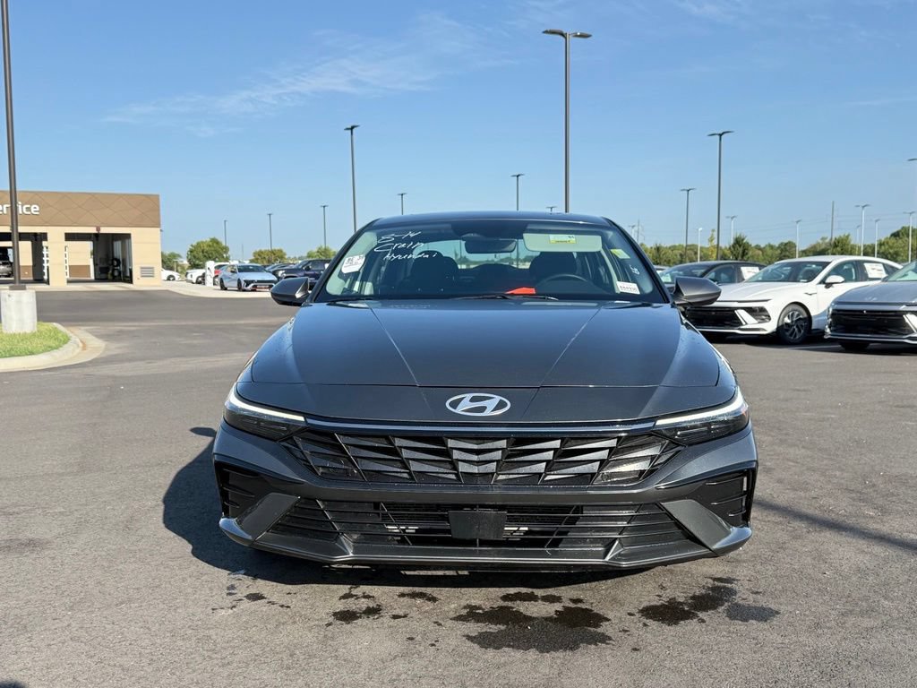 Used 2025 Hyundai Elantra SEL FWD image 2