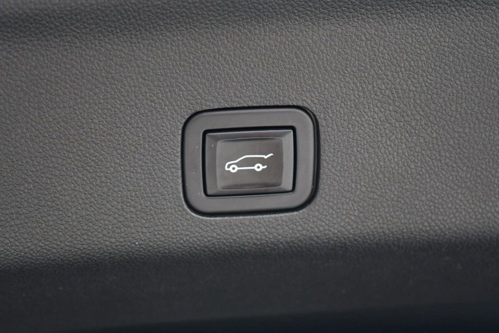 Used 2021 GMC Yukon Denali w/ Denali Premium Package image 21