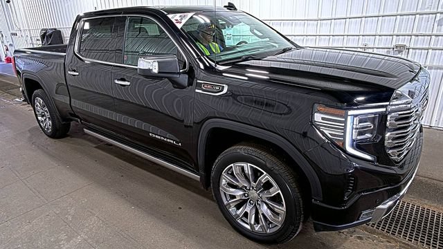 Used 2025 GMC Sierra 1500 Denali w/ Denali Reserve Package AWD/4WD image 3