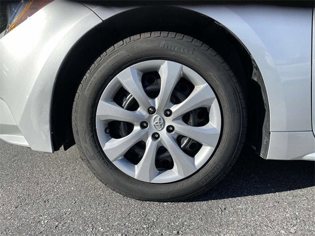 Used 2022 Toyota Corolla LE image 9