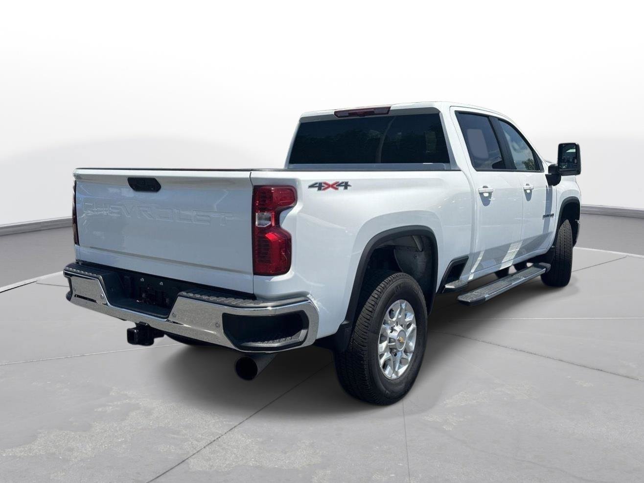 Used 2025 Chevrolet Silverado 3500 LT w/ Safety Package AWD/4WD image 6