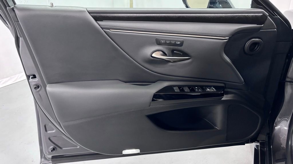 Used 2023 Lexus ES 350 Luxury w/ Accessory Package (Z1) image 15
