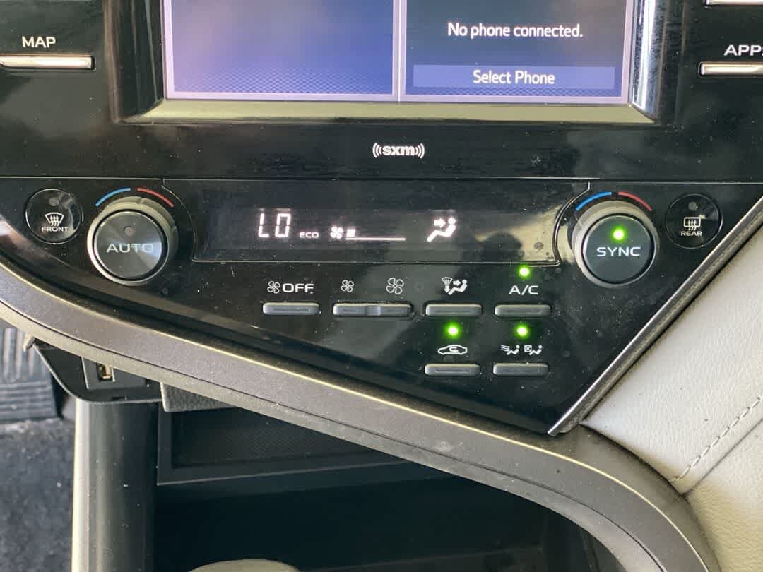 Used 2020 Toyota Camry SE w/ Carpet Mat Package FWD image 21