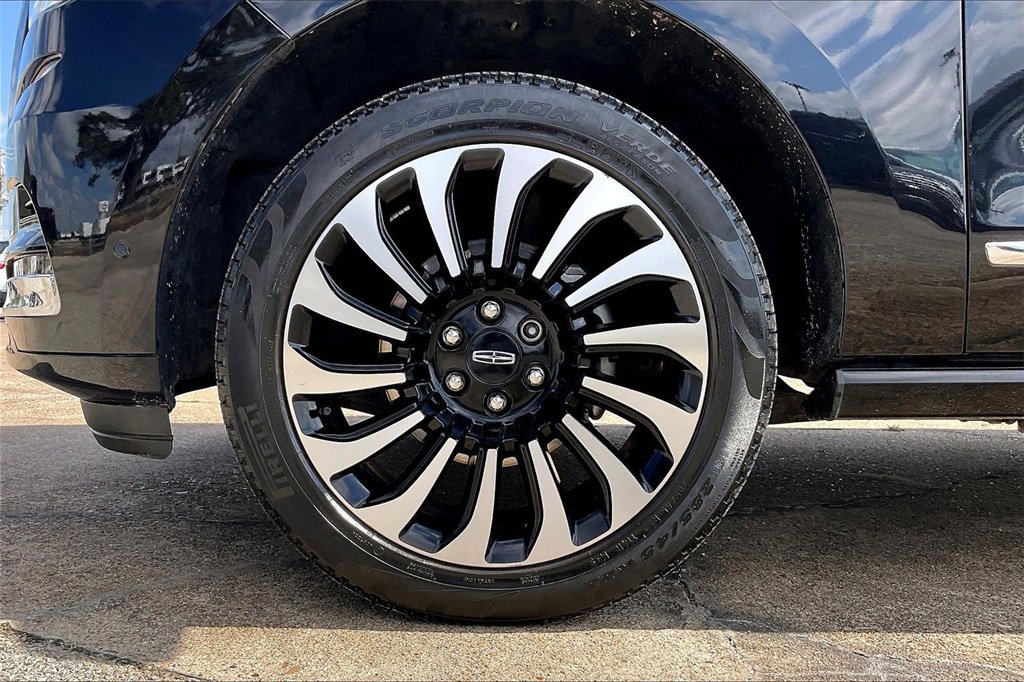 Used 2023 Lincoln Navigator Black Label image 35