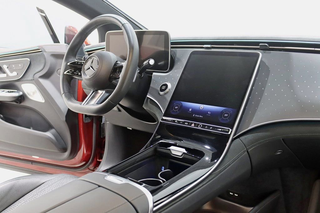 Used 2023 Mercedes-Benz EQE 500 4MATIC Sedan image 31