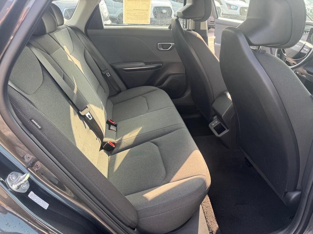 Used 2025 Kia K4 FWD image 35
