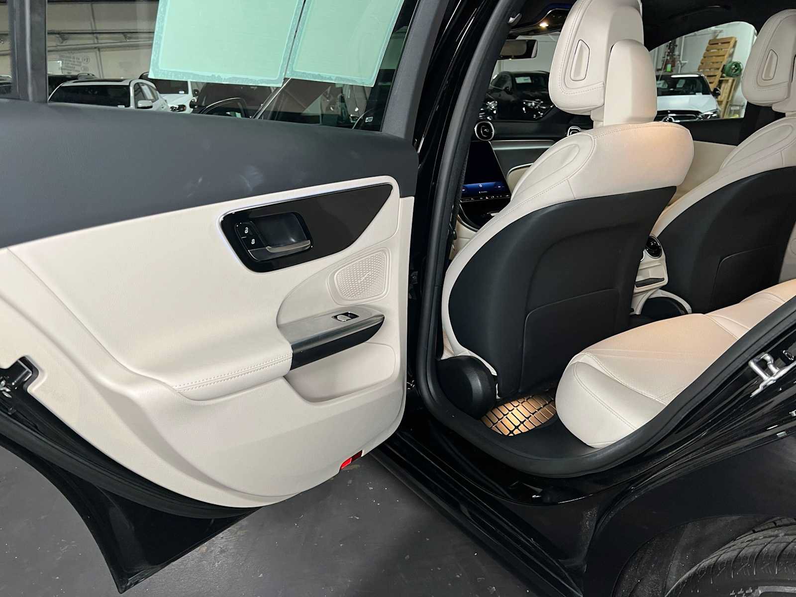 Certified 2026 Mercedes-Benz C 300 4MATIC Sedan image 18