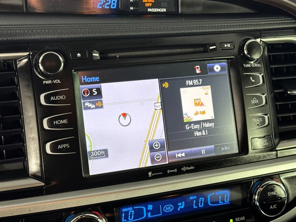 Used 2019 Toyota Highlander XLE AWD/4WD image 25