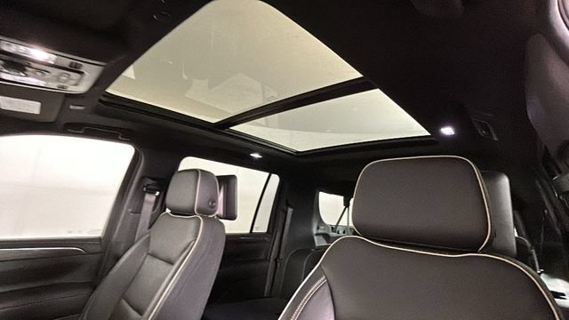 Used 2021 Chevrolet Suburban Premier w/ Premium Package RWD image 12