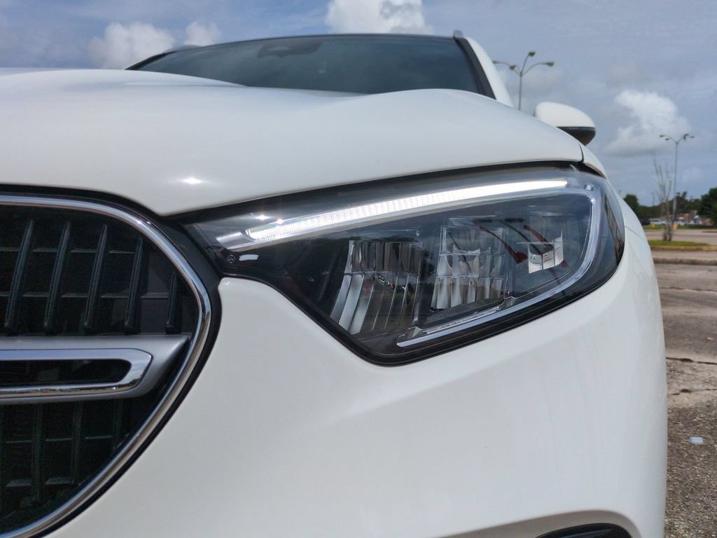 Used 2025 Mercedes-Benz GLC 300 4MATIC image 10