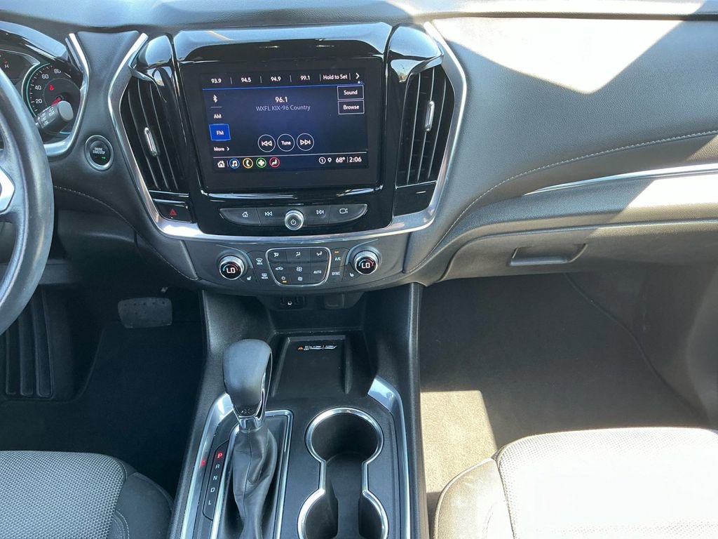 Used 2022 Chevrolet Traverse LT image 20