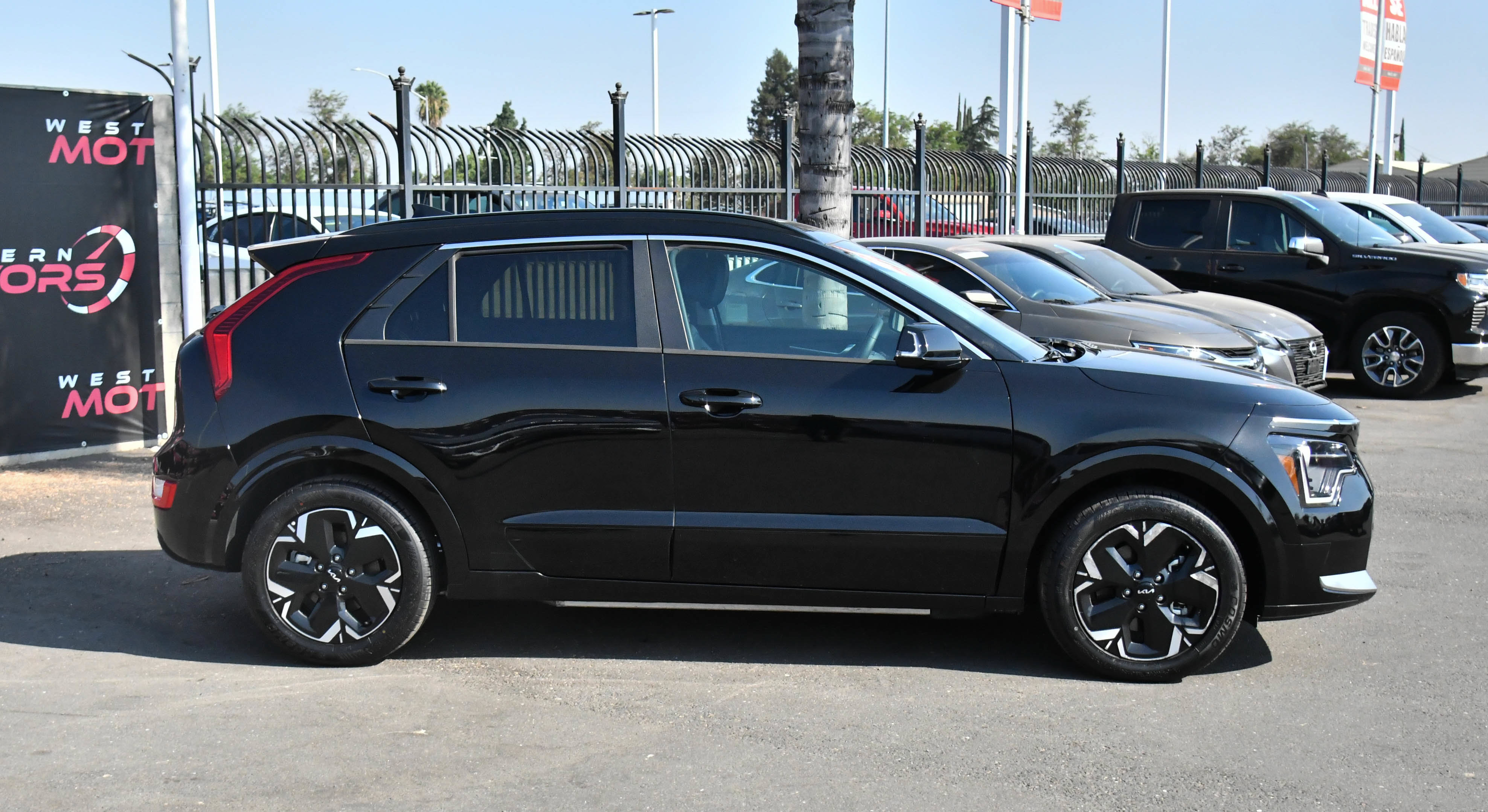 Used 2025 Kia Niro Wind FWD image 9