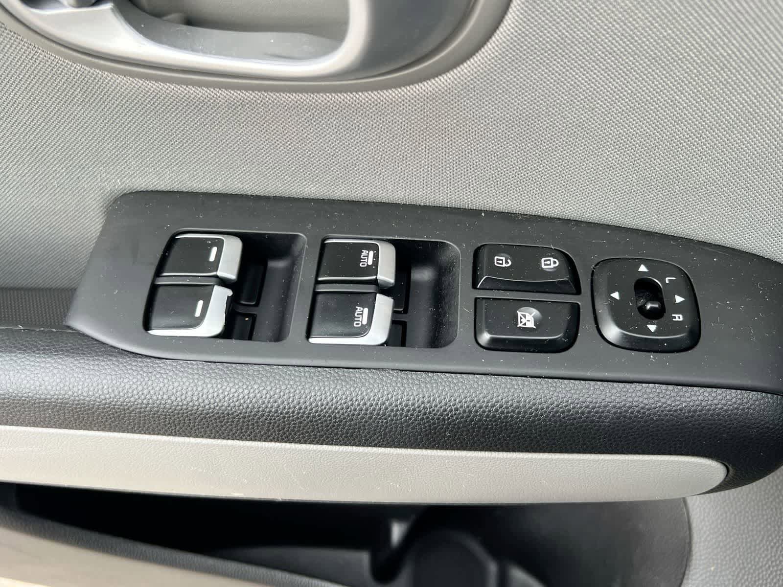 Used 2019 Kia Soul + FWD image 17