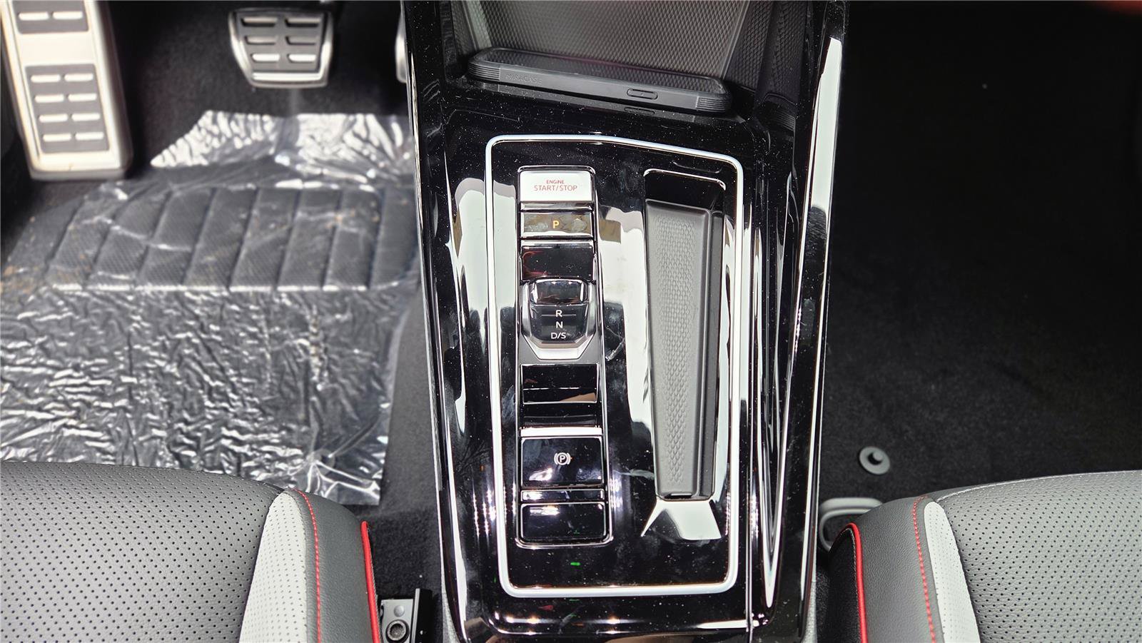 New 2026 Volkswagen GTI SE FWD image 20