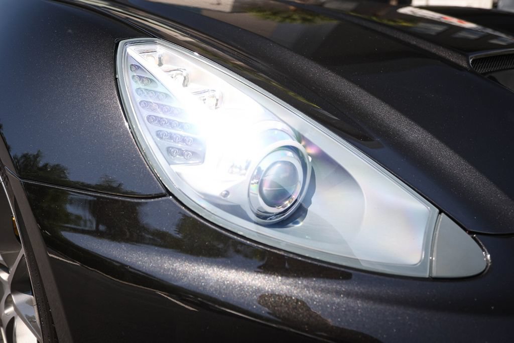 Used 2011 Ferrari California RWD image 14