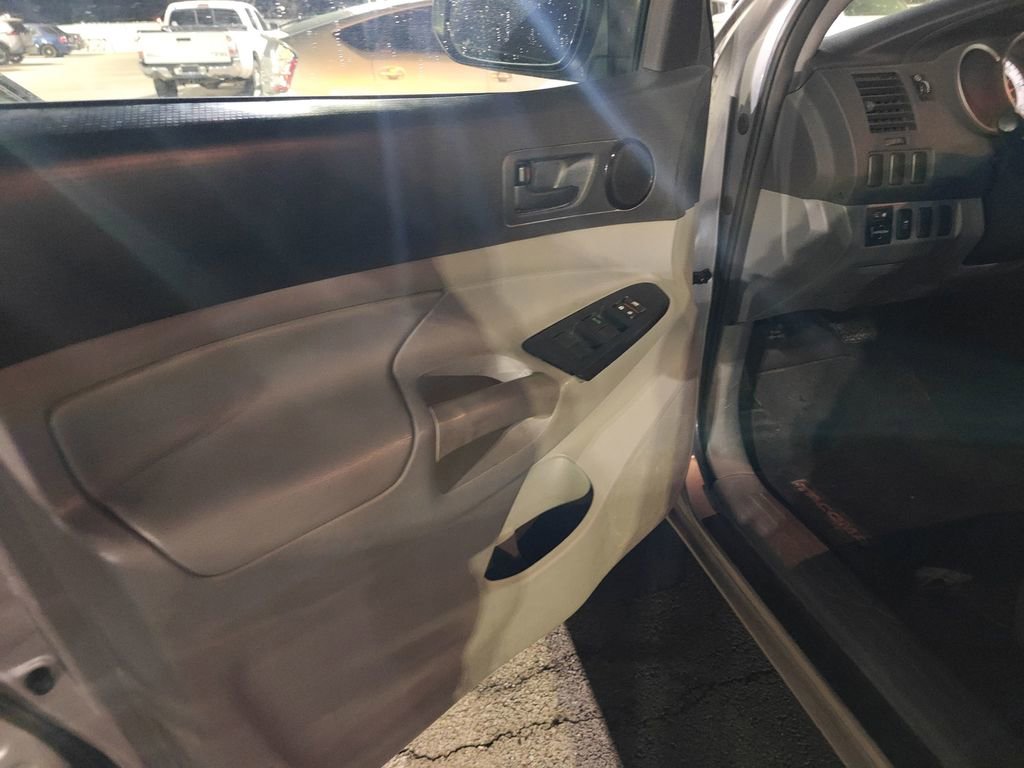 Used 2014 Toyota Tacoma PreRunner w/ Convenience Package image 6