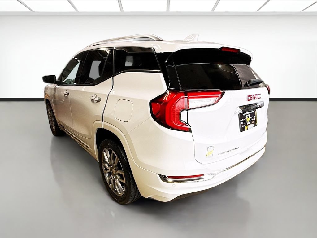 Used 2024 GMC Terrain Denali w/ Denali Premium Package AWD/4WD image 7