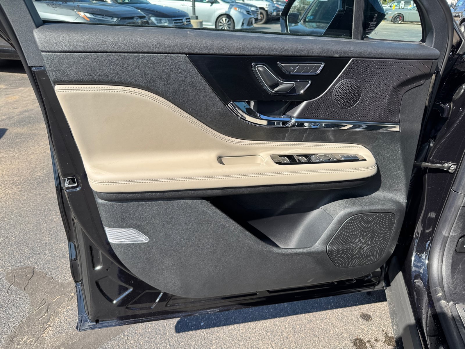 New 2026 Lincoln Corsair Reserve w/ Jet Appearance Package AWD/4WD image 24