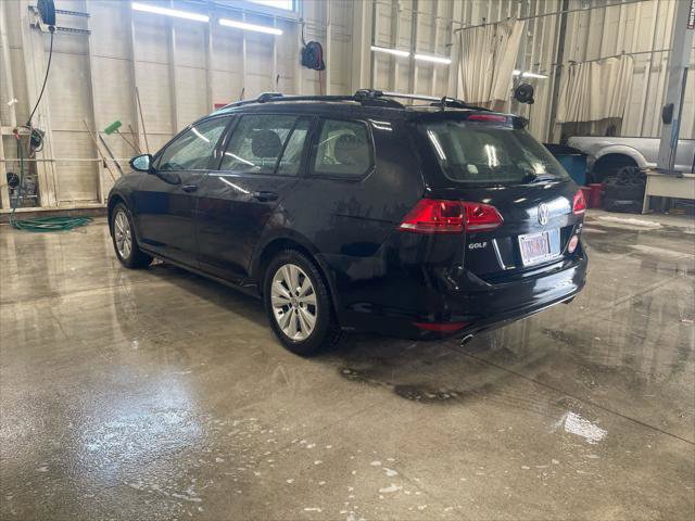 Used 2017 Volkswagen Golf S image 5