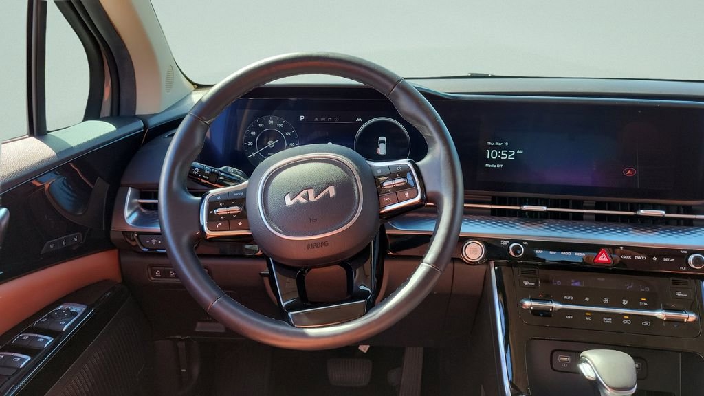 Used 2023 Kia Carnival SX Prestige image 15