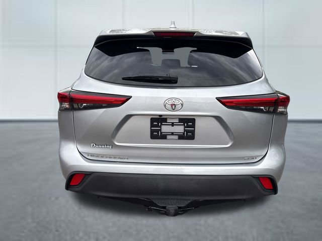 Used 2021 Toyota Highlander L AWD/4WD image 3