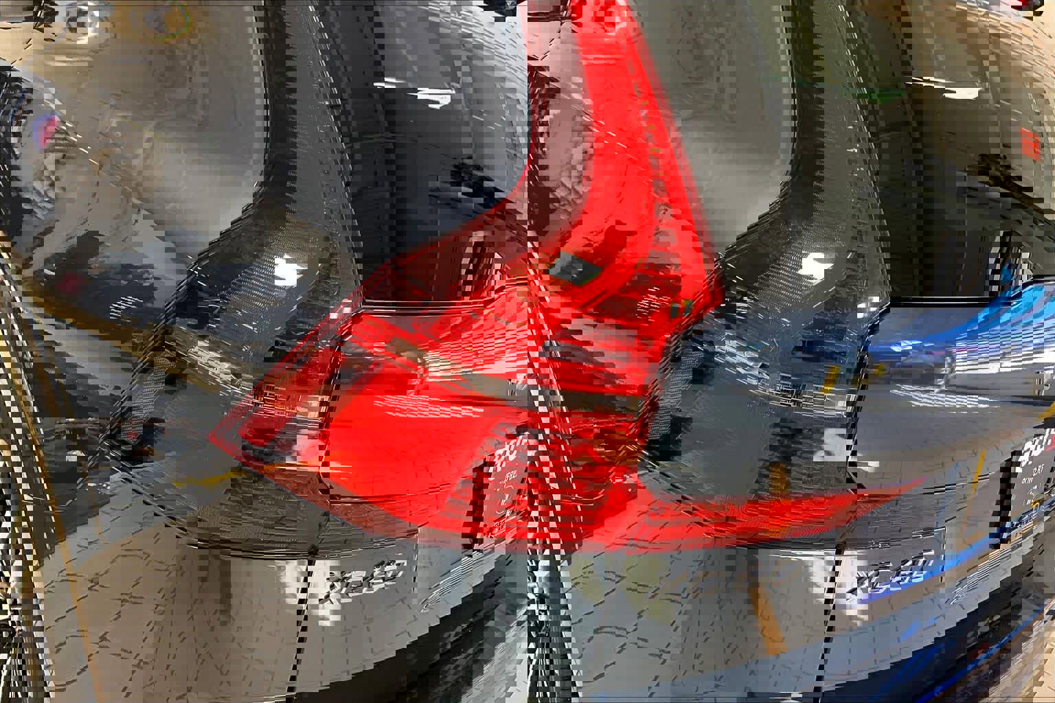 Used 2019 Volvo XC60 T6 Momentum w/ Premium Package image 26