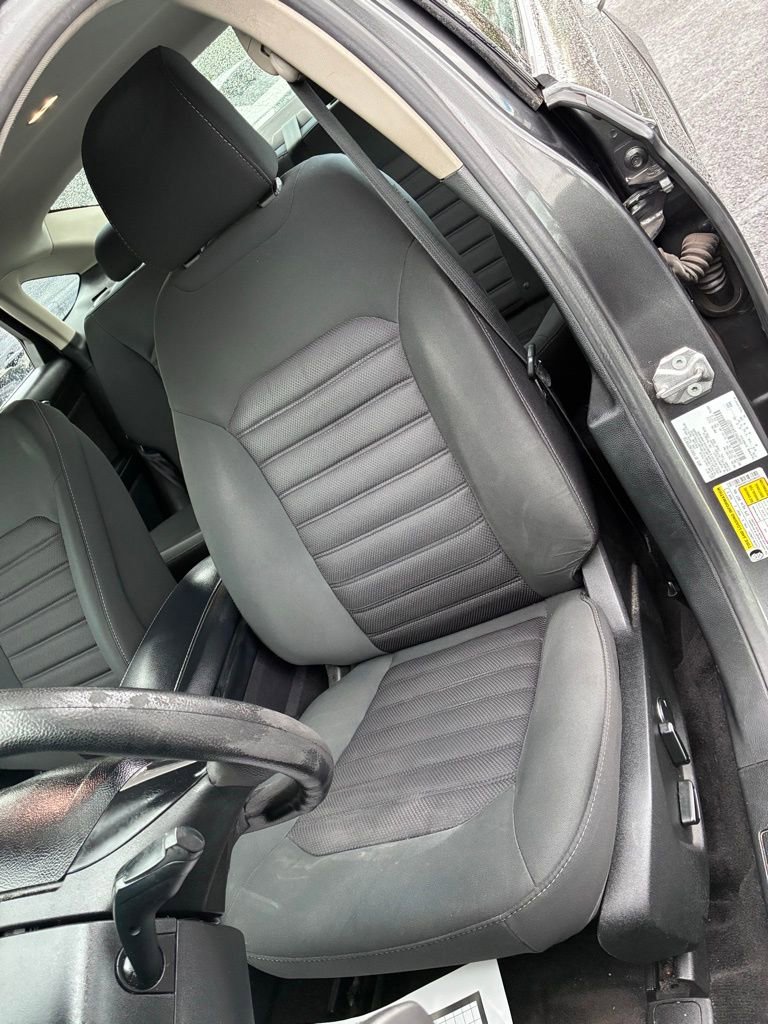 Used 2018 Ford Fusion SE w/ Fusion SE Technology Package FWD image 18