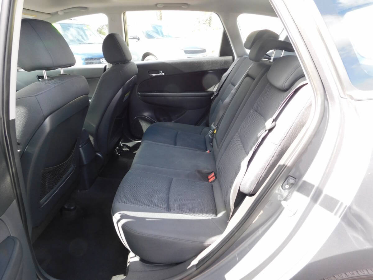 Used 2009 Hyundai Elantra w/ Premium-Sport Pkg 2 FWD image 5