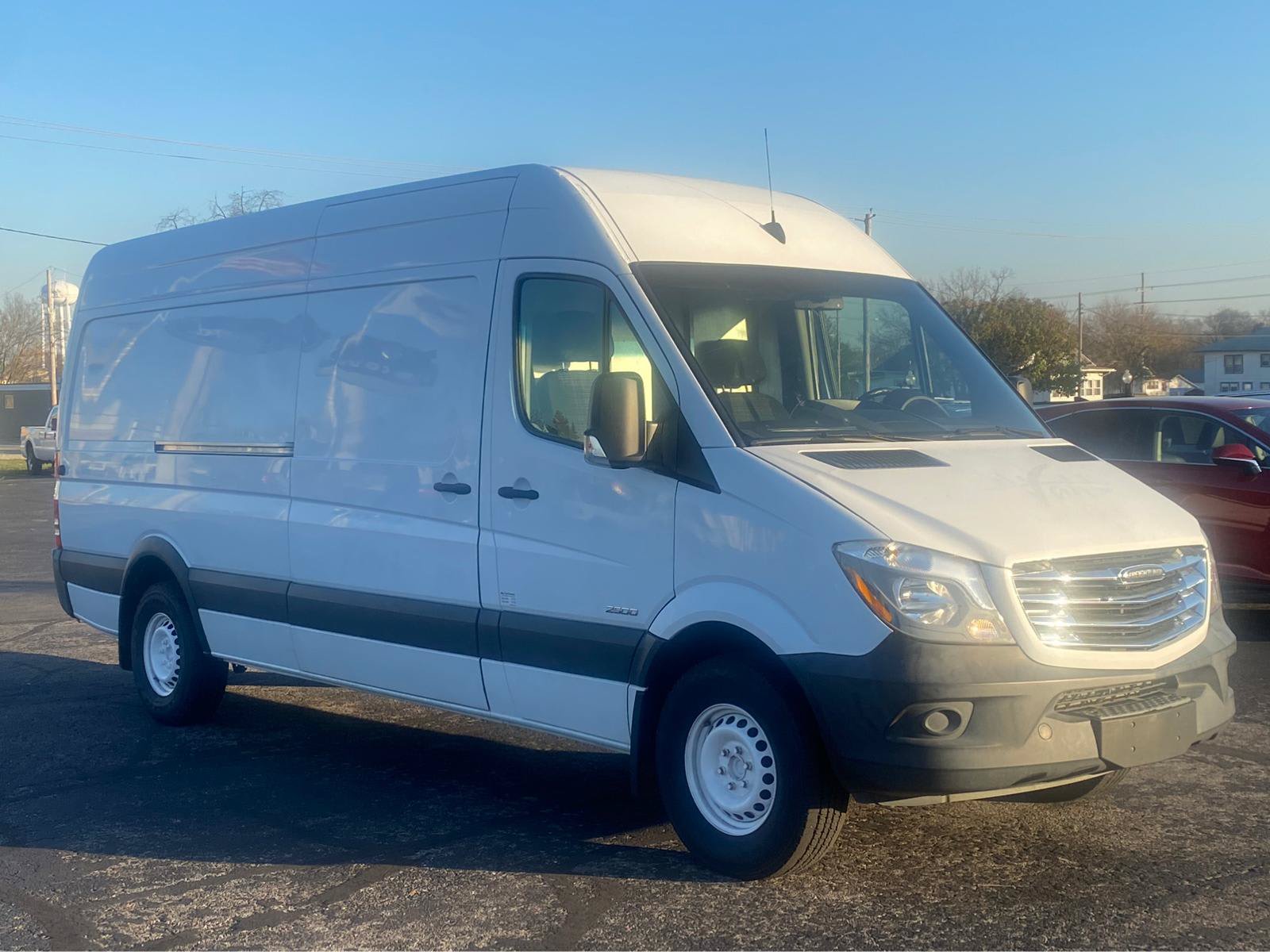 Used 2015 Freightliner Sprinter 2500 RWD image 3
