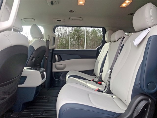 New 2026 Kia Carnival EX image 6