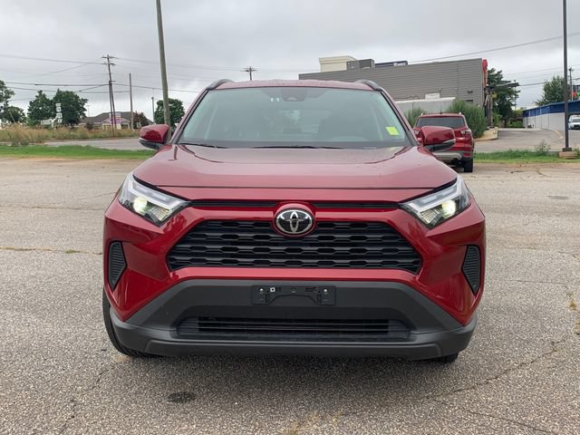 Used 2025 Toyota RAV4 XLE AWD/4WD image 2