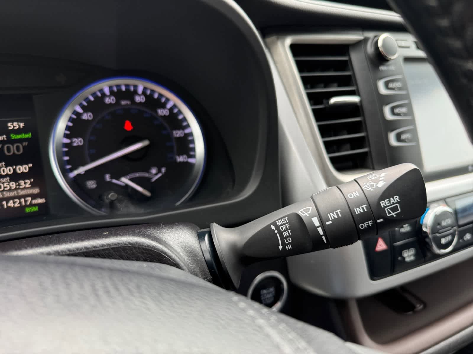 Used 2018 Toyota Highlander XLE AWD/4WD image 20