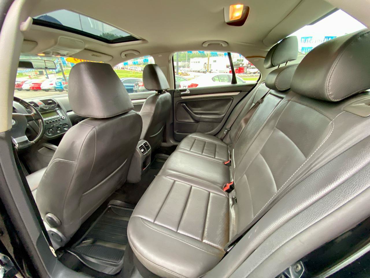 Used 2009 Volkswagen Jetta SE FWD image 13