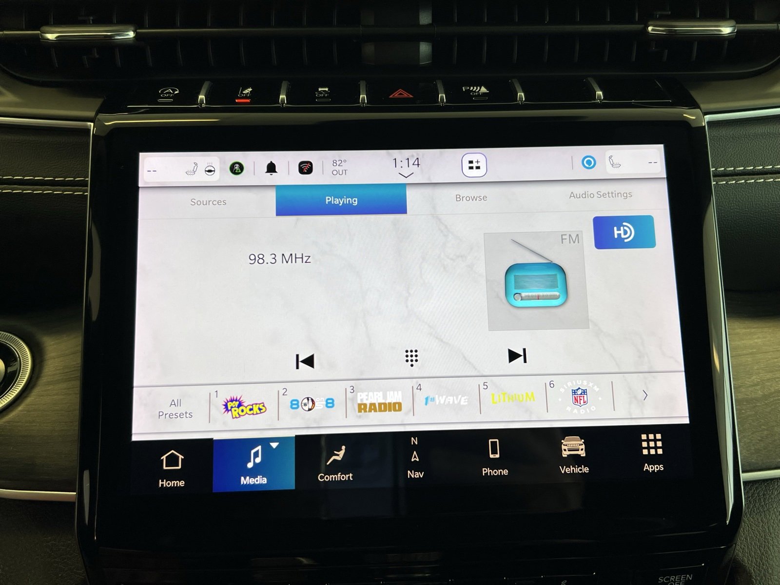 Used 2024 Jeep Grand Cherokee L Limited w/ Black Appearance Package image 19