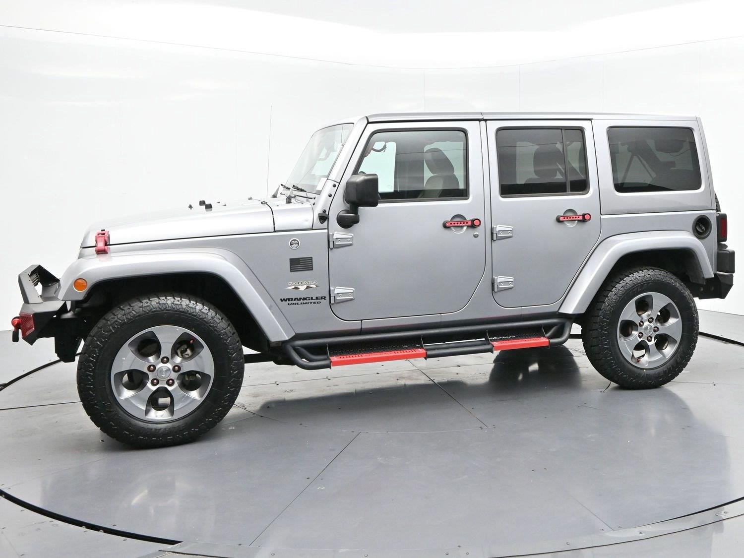 Used 2017 Jeep Wrangler Unlimited Sahara w/ Dual Top Group AWD/4WD image 4